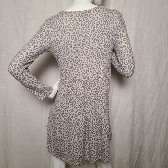 Old Navy Girl's Cozy Grey Leopard Animal Print Plush-Knit Tiered Dress - Picture 5 of 15